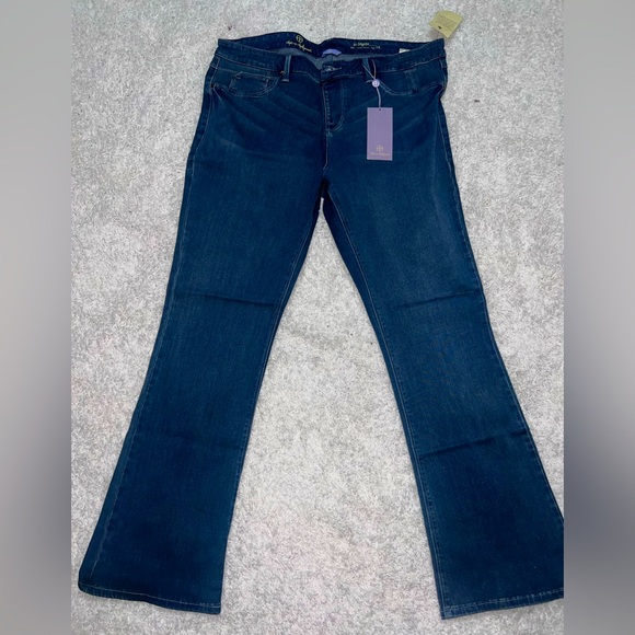 NWT Womens Hot In Hollywood Bootcut Jeans 1X - Picture 1 of 4